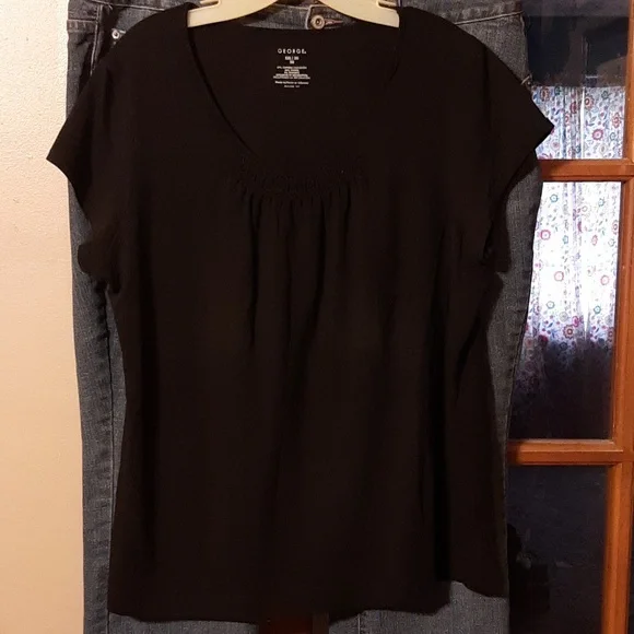 Black tee with beaded detail - Picture 2 of 4